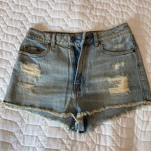 BDG High Rise Dree Cheeky Jean Shorts💙